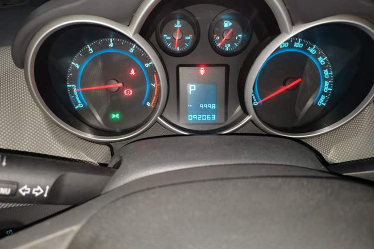Used Chevrolet Cruze 2013 1.8L SE AT Odometer Close Up