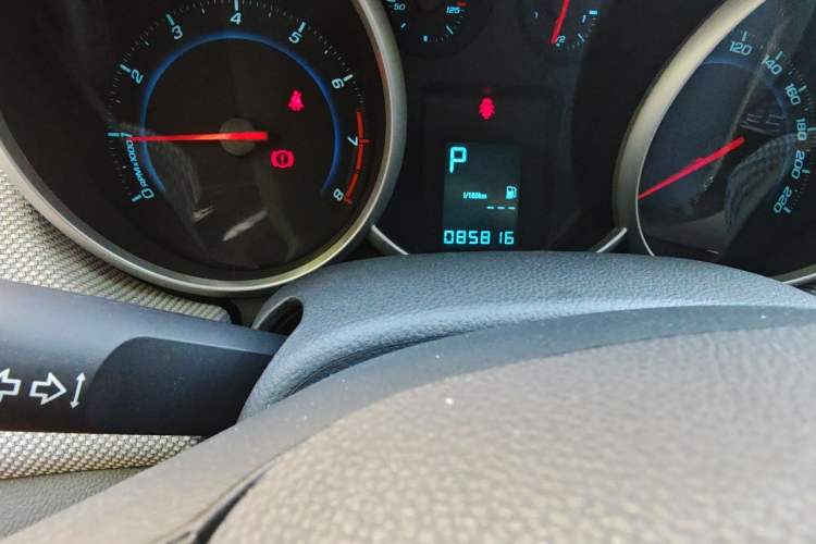 Used Chevrolet Cruze 2013 1.8L SE AT Odometer Close Up