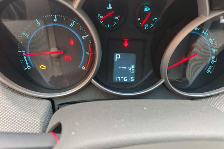 Used Chevrolet Cruze 2013 1.8L SE AT Odometer Close Up