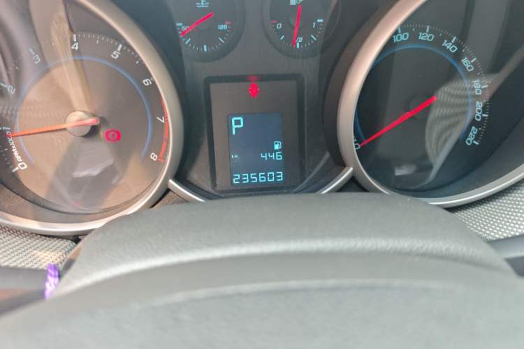 Used Chevrolet Cruze 2013 1.8L SE AT Odometer Close Up