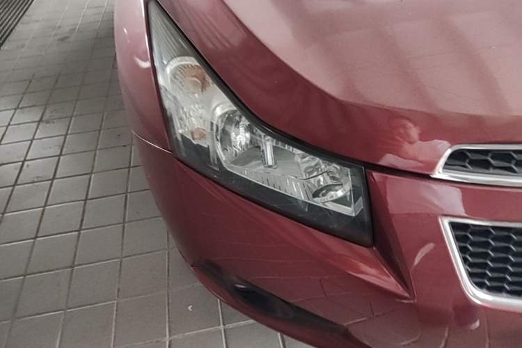 Used Chevrolet Cruze 2013 Hatchback 1.6L Manual Luxury Model Right Front Headlight