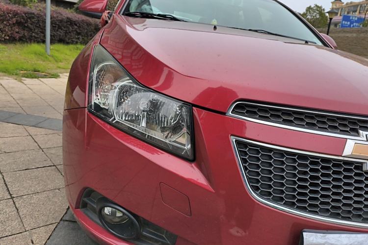 Used Chevrolet Cruze 2013 Hatchback 1.6L Manual Luxury Model Right Front Headlight