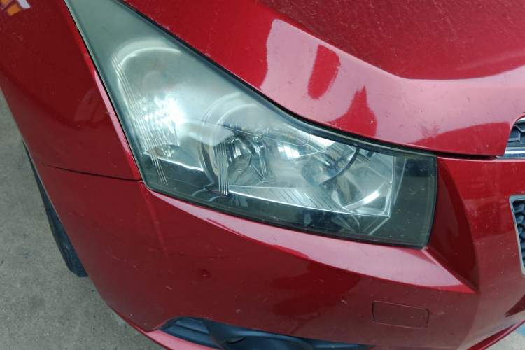 Used Chevrolet Cruze 2013 Hatchback 1.6L Manual Luxury Model Right Front Headlight