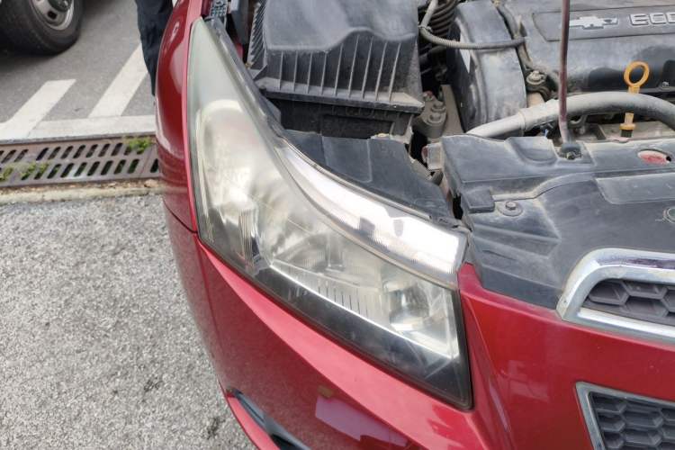 Used Chevrolet Cruze 2013 Hatchback 1.6L Manual Luxury Model Right Front Headlight