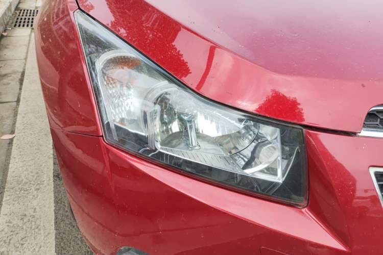 Used Chevrolet Cruze 2013 Hatchback 1.6L Manual Luxury Model Right Front Headlight
