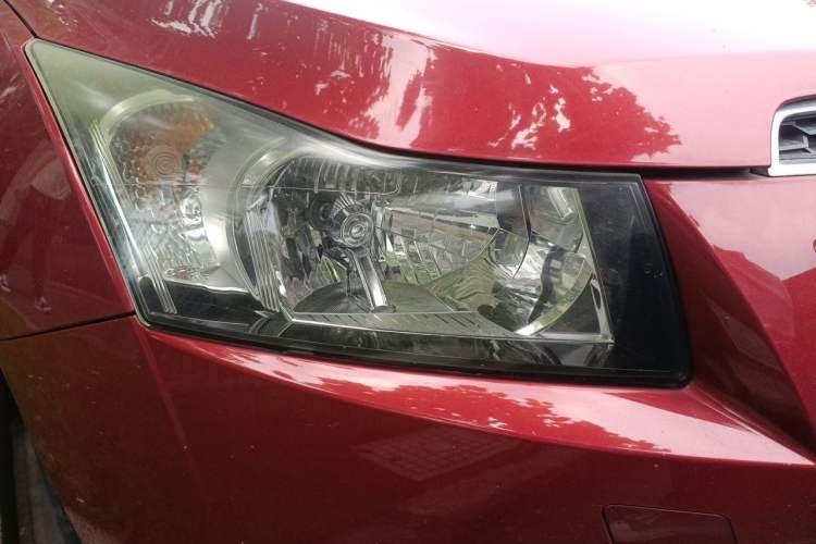 Used Chevrolet Cruze 2013 Hatchback 1.6L Manual Luxury Model Right Front Headlight