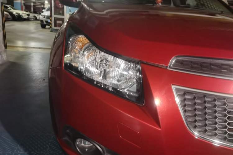 Used Chevrolet Cruze 2013 Hatchback 1.6L Automatic Luxury Model Right Front Headlight