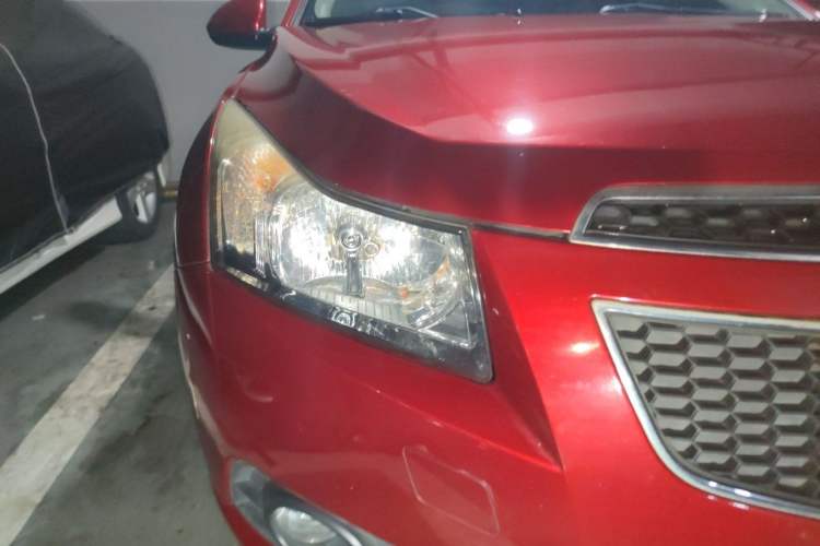 Used Chevrolet Cruze 2013 Hatchback 1.6L Manual Luxury Model Right Front Headlight