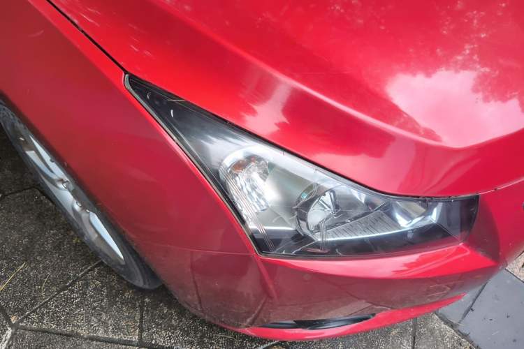 Used Chevrolet Cruze 2013 Hatchback 1.6L Manual Luxury Model Right Front Headlight