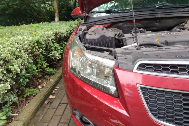 Used Chevrolet Cruze 2013 Hatchback 1.6L Manual Luxury Model Right Front Headlight