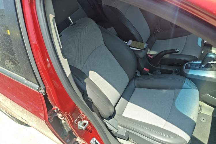 Used Chevrolet Cruze 2013 1.8L SE AT Right Front Seat