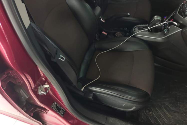 Used Chevrolet Cruze 2013 Hatchback 1.6L Automatic Luxury Model Right Front Seat
