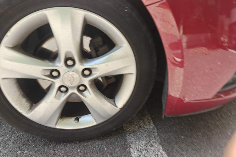 Used Chevrolet Cruze 2013 Hatchback 1.6T Automatic Flagship Model Right Front Wheel Hub