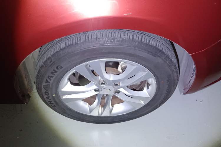 Used Chevrolet Cruze 2013 Hatchback 1.6L Automatic Luxury Model Right Front Wheel Hub