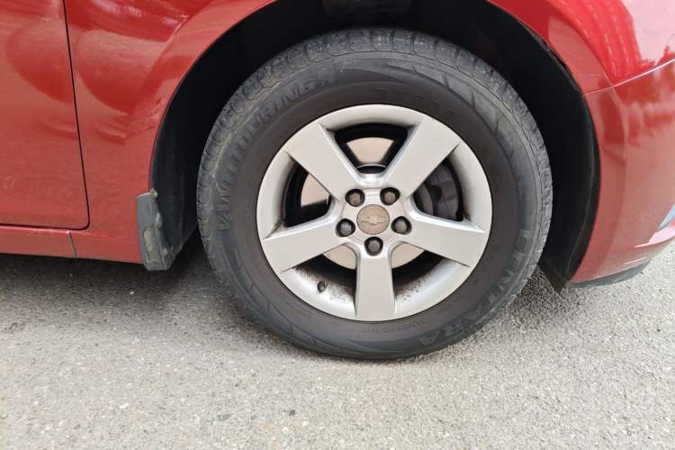 Used Chevrolet Cruze 2013 1.6L SL MT Right Front Wheel Hub