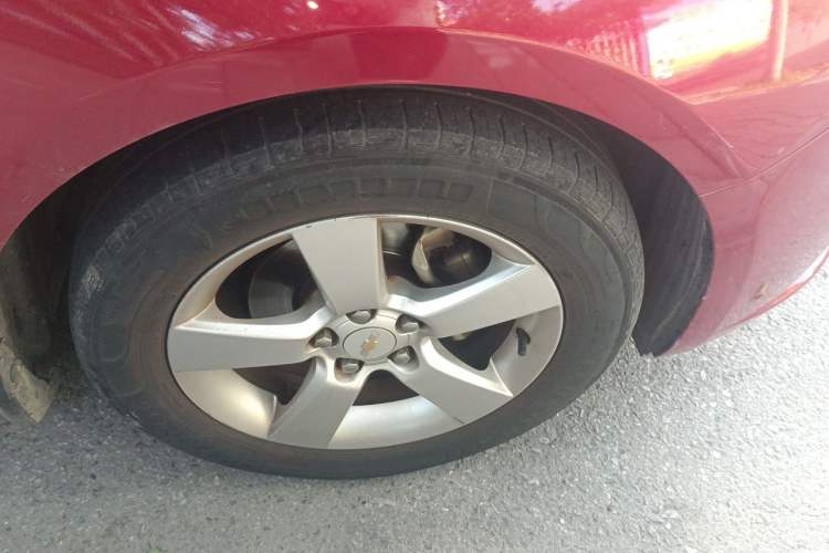 Used Chevrolet Cruze 2013 1.6L SE MT Right Front Wheel Hub