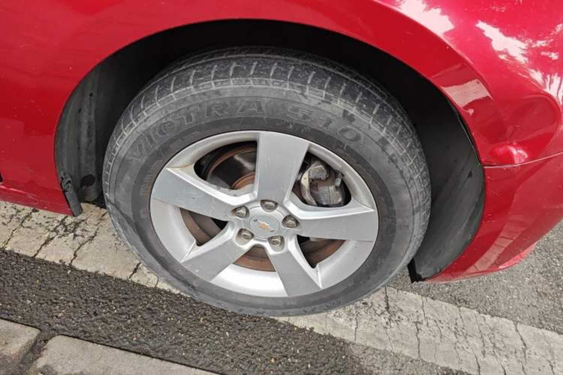 Used Chevrolet Cruze 2013 1.8L SE AT Right Front Wheel Hub