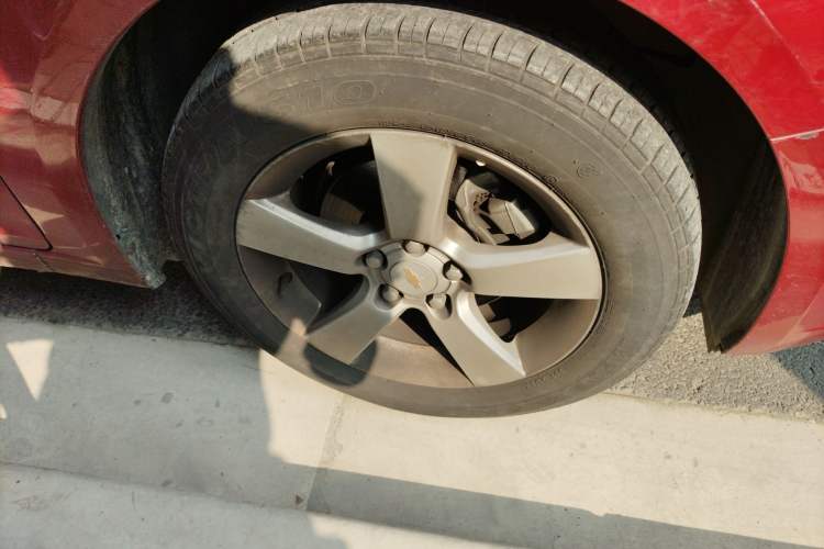 Used Chevrolet Cruze 2013 Hatchback 1.6L Automatic Luxury Model Right Front Wheel Hub