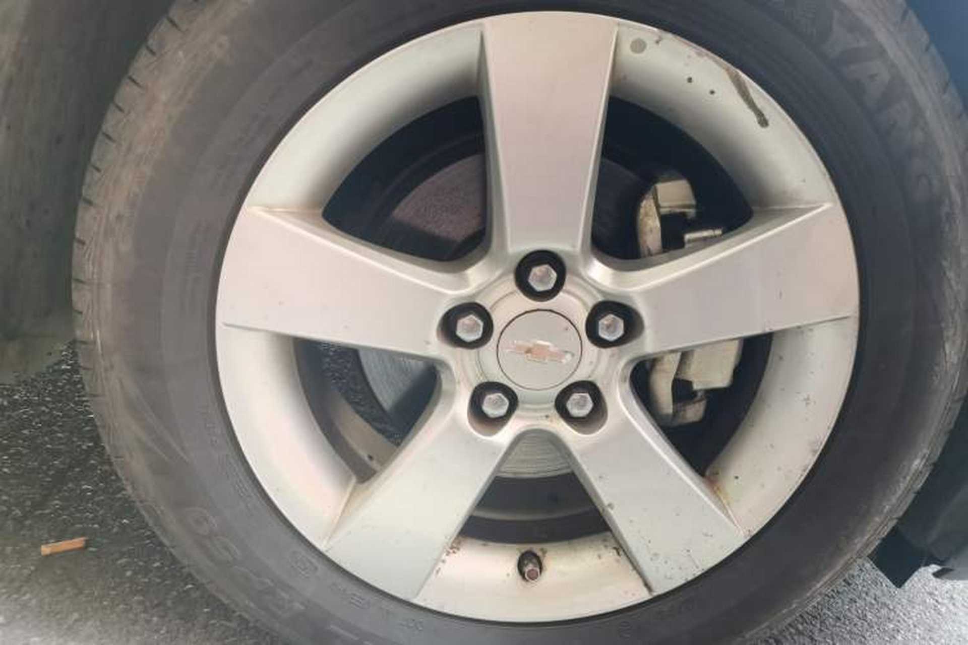 Used Chevrolet Cruze 2013 1.6L SE MT Right Front Wheel Hub