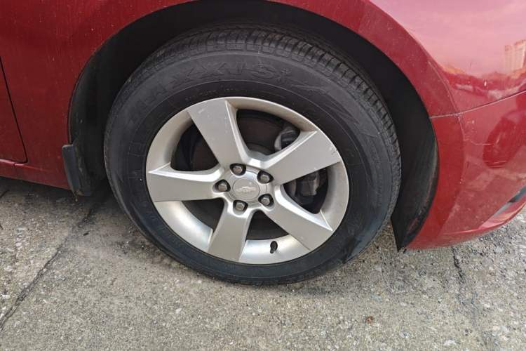 Used Chevrolet Cruze 2013 1.6L SE MT Right Front Wheel Hub
