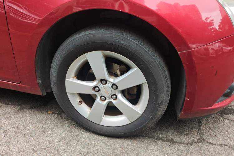 Used Chevrolet Cruze 2013 1.8L SE AT Right Front Wheel Hub