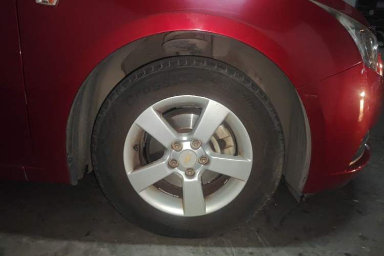 Used Chevrolet Cruze 2013 1.6L SL MT Right Front Wheel Hub