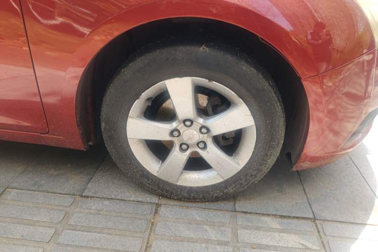Used Chevrolet Cruze 2013 1.6L SL Grand Edition Manual Transmission Right Front Wheel Hub