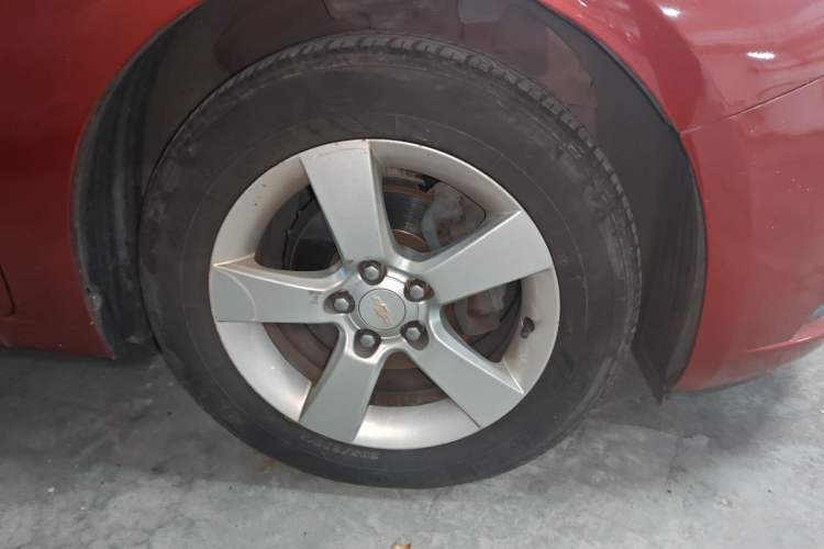 Used Chevrolet Cruze 2013 Hatchback 1.6L Manual Luxury Model Right Front Wheel Hub