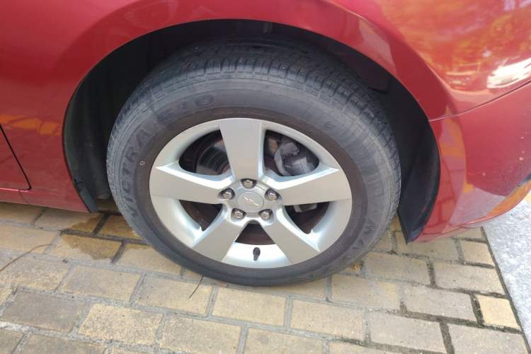 Used Chevrolet Cruze 2013 1.8L SE AT Right Front Wheel Hub