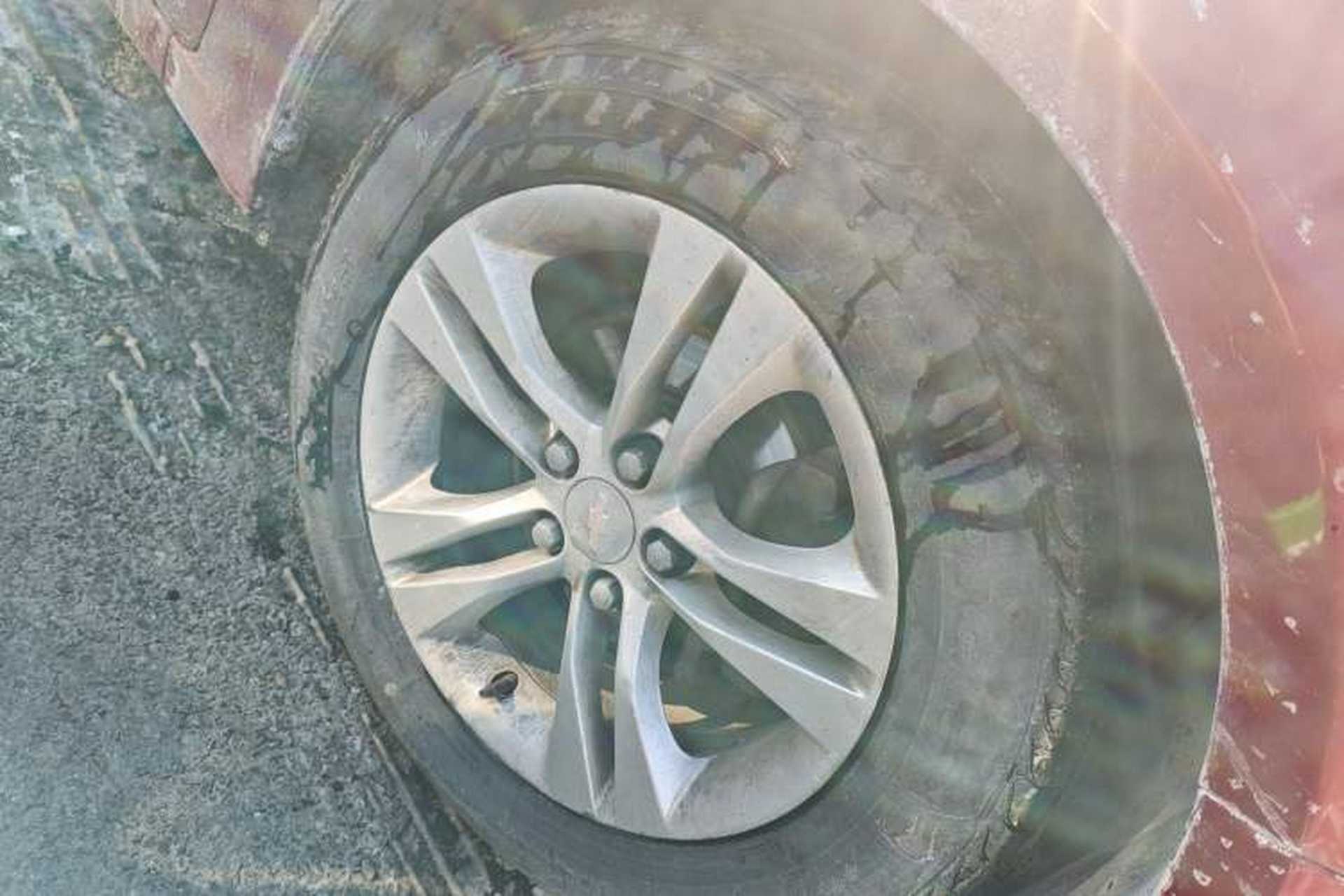 Used Chevrolet Cruze 2013 Hatchback 1.6L Manual Luxury Model Right Front Wheel Hub