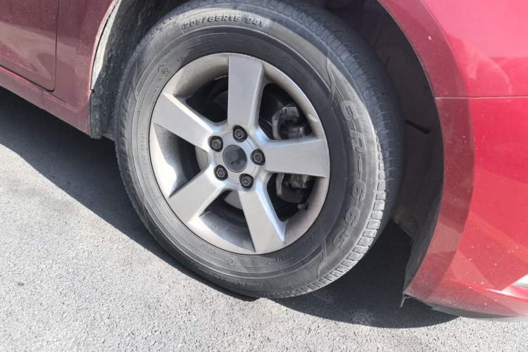 Used Chevrolet Cruze 2013 1.6L SL MT Right Front Wheel Hub