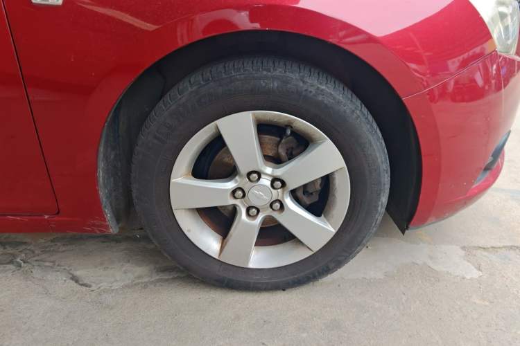 Used Chevrolet Cruze 2013 Hatchback 1.6L Manual Luxury Model Right Front Wheel Hub
