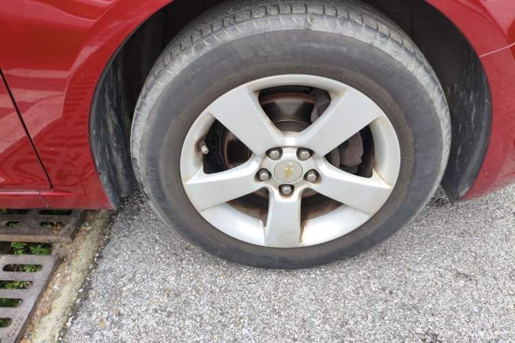 Used Chevrolet Cruze 2013 Hatchback 1.6L Manual Luxury Model Right Front Wheel Hub