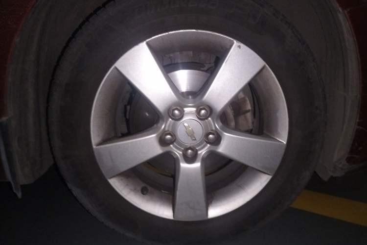 Used Chevrolet Cruze 2013 Hatchback 1.6L Automatic Luxury Model Right Front Wheel Hub