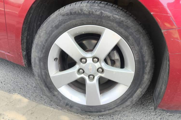 Used Chevrolet Cruze 2013 1.6L SE MT Right Front Wheel Hub