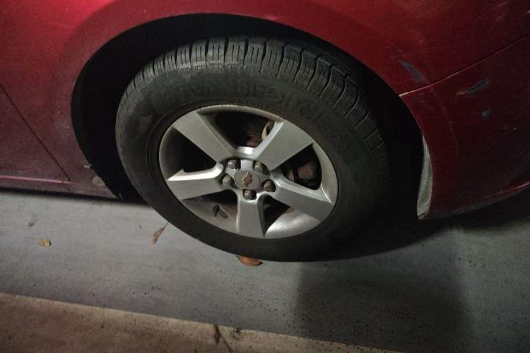Used Chevrolet Cruze 2013 1.6L SL MT Right Front Wheel Hub