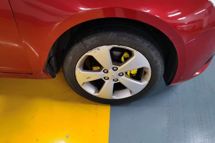 Used Chevrolet Cruze 2013 1.8L SX AT Right Front Wheel Hub