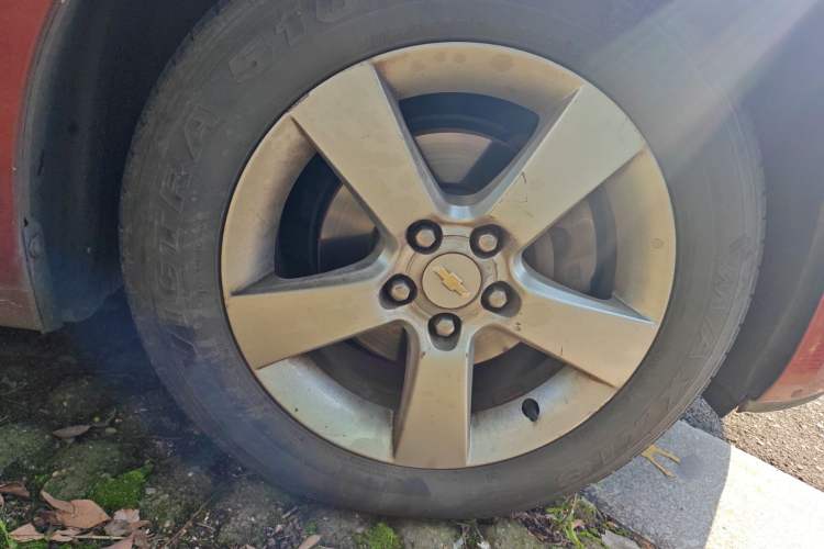 Used Chevrolet Cruze 2013 Hatchback 1.6L Automatic Luxury Model Right Front Wheel Hub