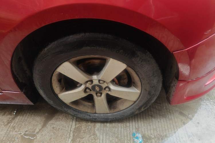Used Chevrolet Cruze 2013 1.6L SE MT Right Front Wheel Hub