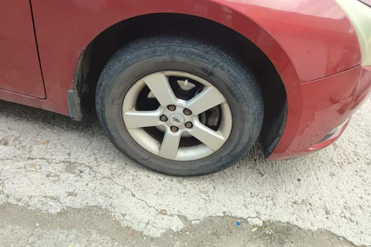 Used Chevrolet Cruze 2013 1.6L SL MT Right Front Wheel Hub