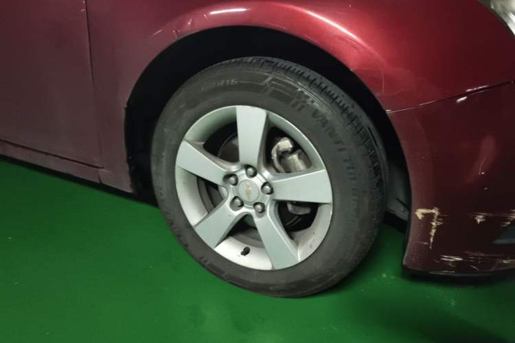 Used Chevrolet Cruze 2013 Hatchback 1.6L Automatic Luxury Model Right Front Wheel Hub