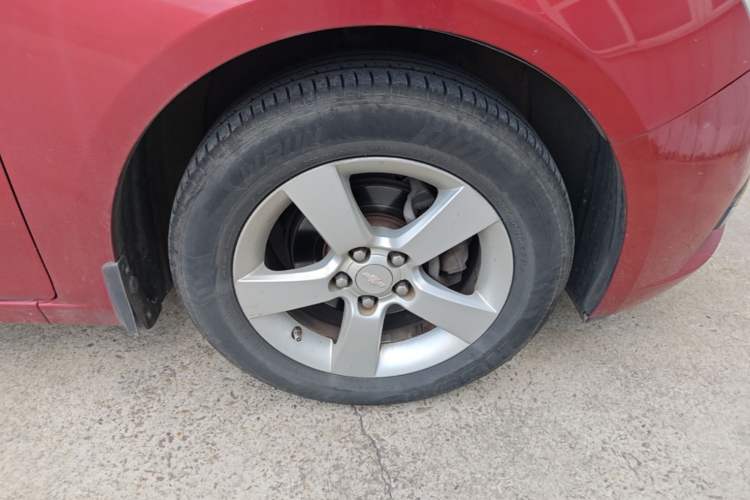 Used Chevrolet Cruze 2013 1.6L SE MT Right Front Wheel Hub