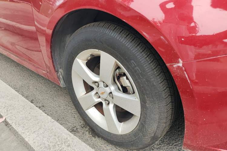 Used Chevrolet Cruze 2013 Hatchback 1.6L Manual Luxury Model Right Front Wheel Hub
