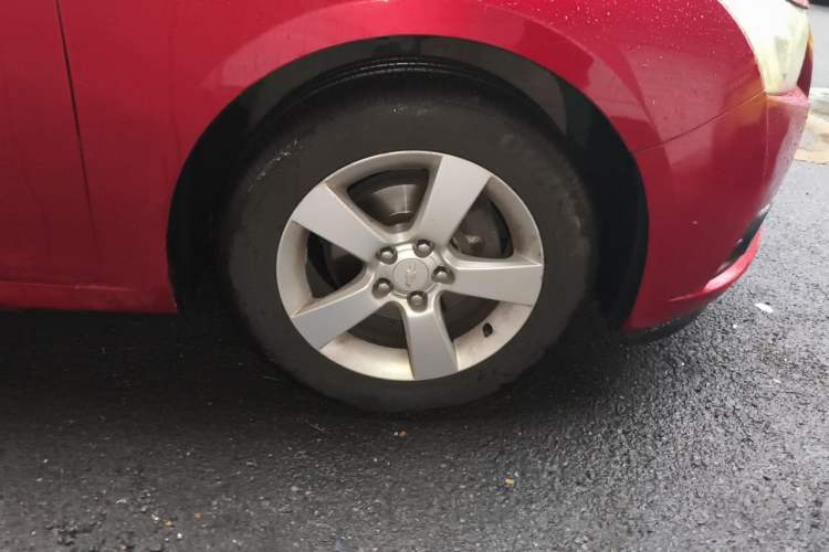 Used Chevrolet Cruze 2013 1.8L SE AT Right Front Wheel Hub