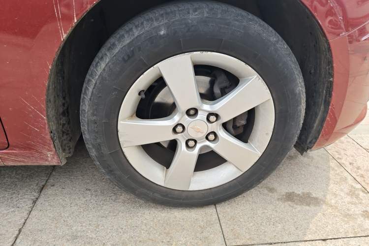 Used Chevrolet Cruze 2013 Hatchback 1.6L Automatic Luxury Model Right Front Wheel Hub