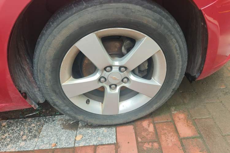 Used Chevrolet Cruze 2013 Hatchback 1.6L Automatic Luxury Model Right Front Wheel Hub