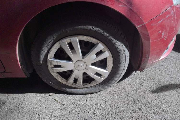 Used Chevrolet Cruze 2013 1.6L SL Sunroof Edition MT Right Front Wheel Hub