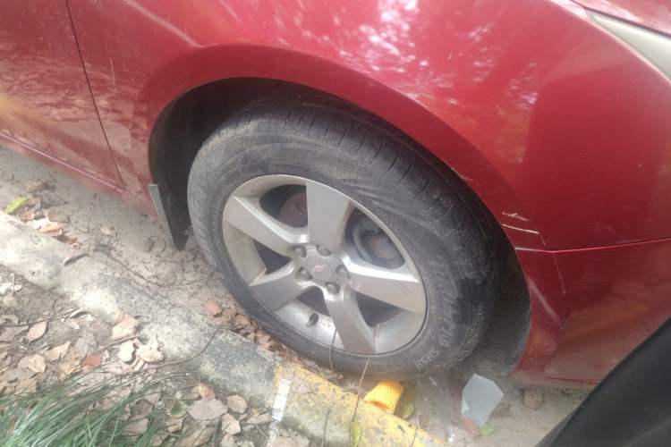 Used Chevrolet Cruze 2013 Hatchback 1.6L Automatic Luxury Model Right Front Wheel Hub