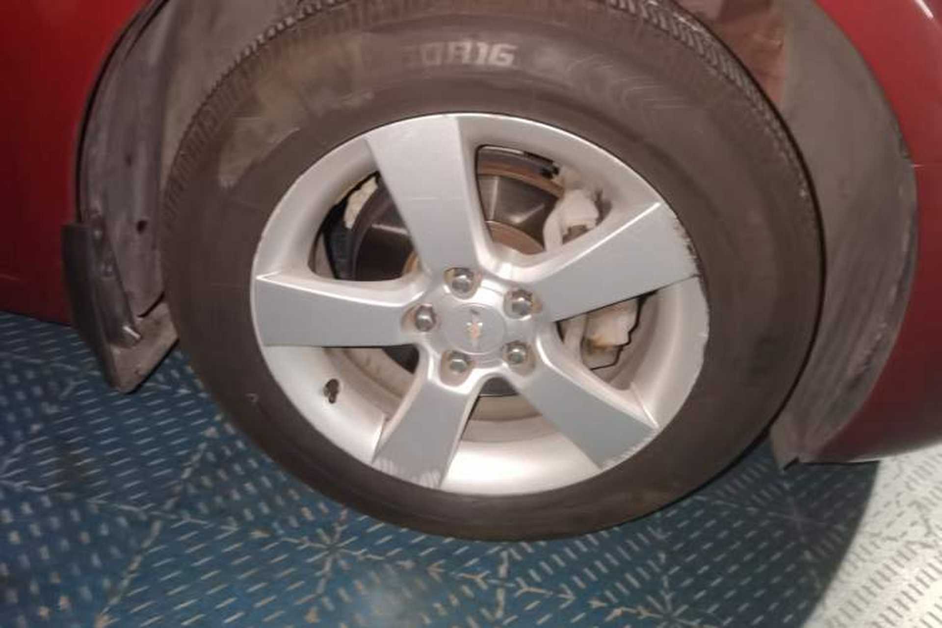 Used Chevrolet Cruze 2013 Hatchback 1.6L Automatic Luxury Model Right Front Wheel Hub