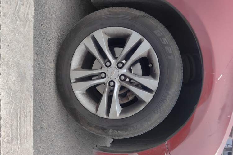 Used Chevrolet Cruze 2013 Hatchback 1.6L Automatic Luxury Model Right Front Wheel Hub
